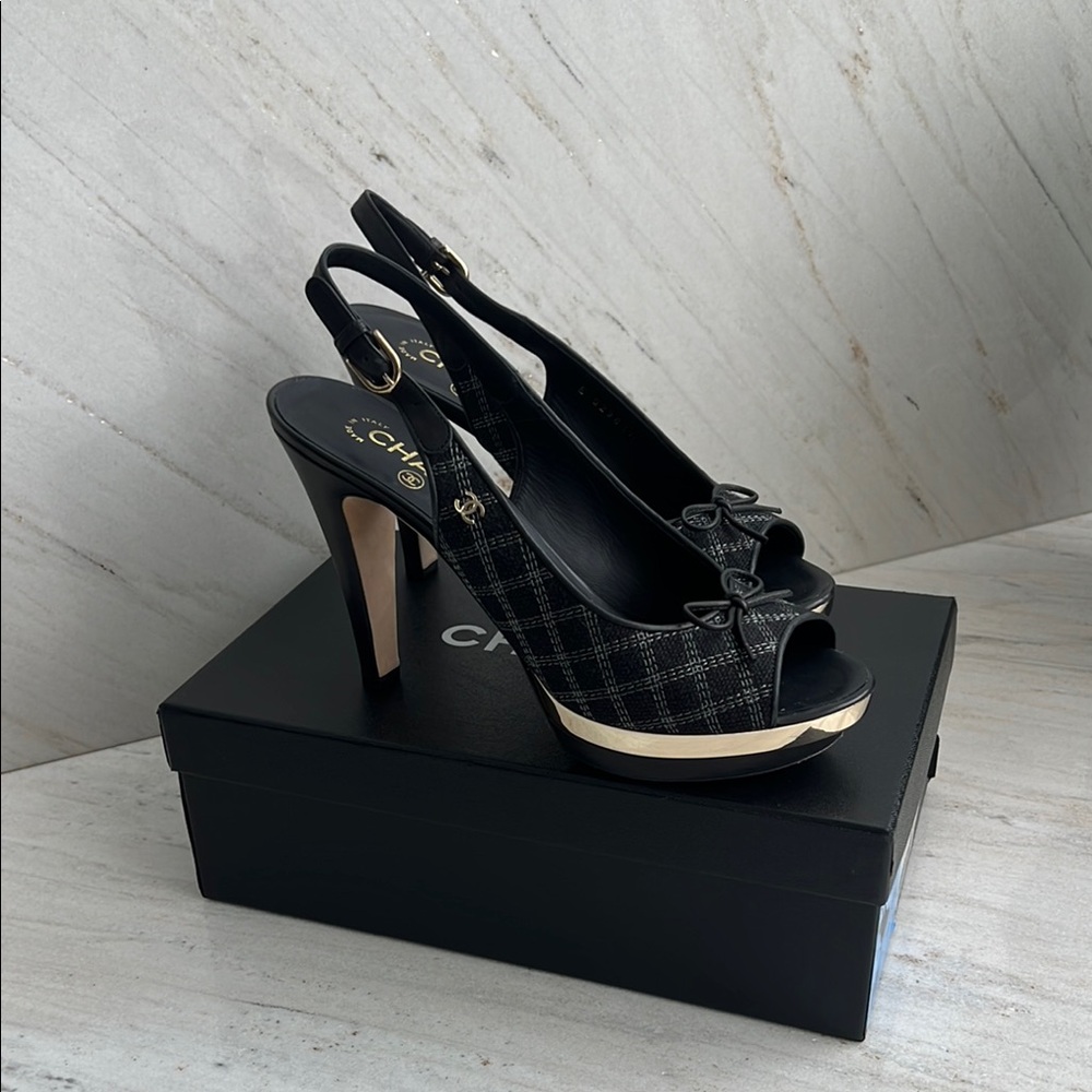 Chic Black Slingback Heels